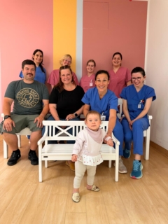 „Schaut, wie ich stehen kann! Ich zeig Euch die Welt! 🌍✨“
Unsere kleine Emma wurde letztes Jahr bei uns im #perinatalzentrumdatteln mit nur 26 Schwangerschaftswochen und 790g geboren – ein echter Kämpfer von Anfang an. 💜
Heute war sie nach ihrem Termin in der Frühgeborenenambulanz bei uns zu Besuch… und hat uns gezeigt, wie neugierig und mutig sie inzwischen unsere Welt entdeckt.
Liebe Emma, wir sind unglaublich stolz auf dich – mach weiter so, kleine Entdeckerin! #frühgeborene #frühgeburt #emma #weltentdecker