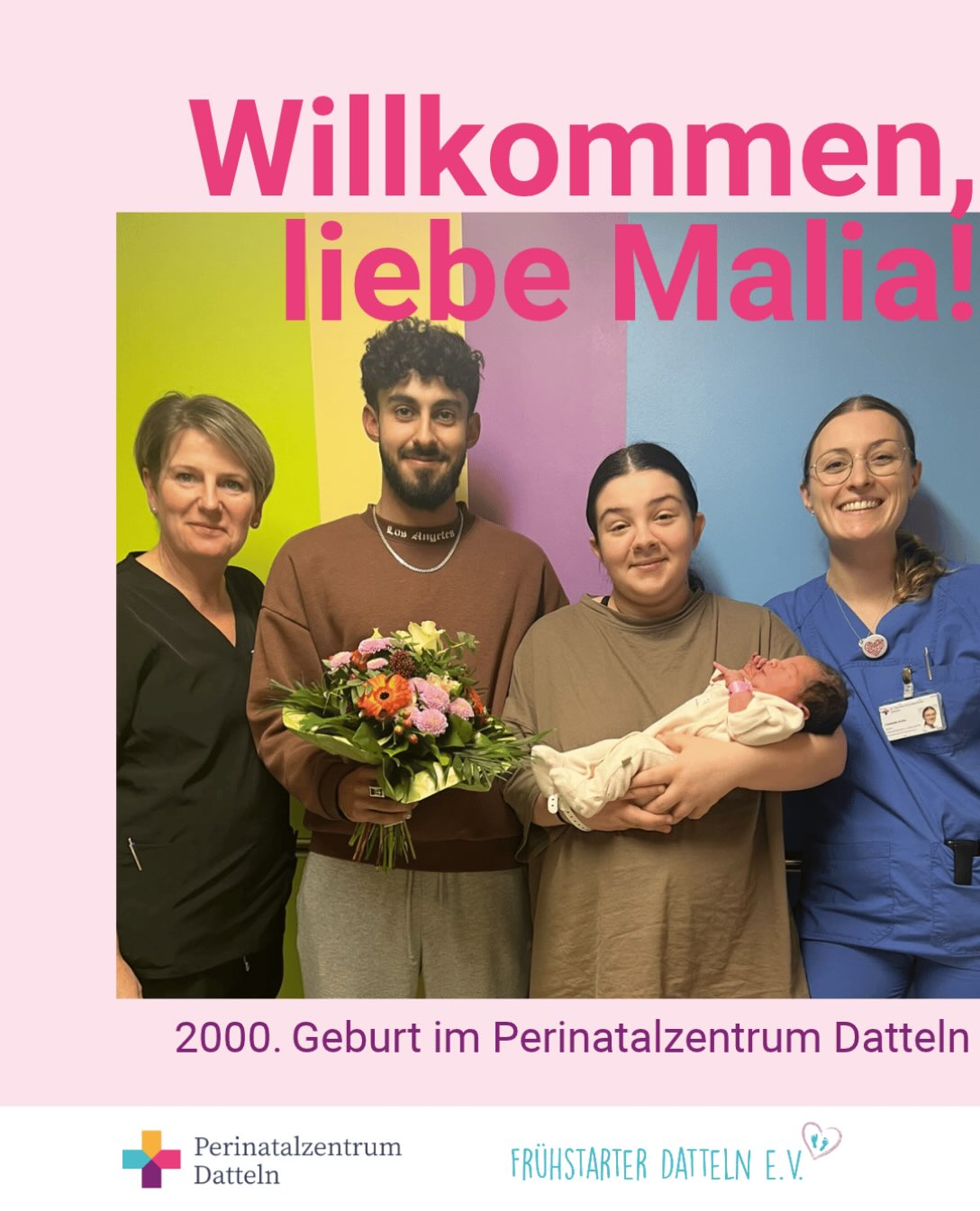 Willkommen auf der Welt, kleine Malia!
Heute Morgen durften wir im Perinatalzentrum Datteln die 2000. Geburt feiern. Malia kam mit 3.400 g und 51 cm zur Welt.
Ihre Eltern sind überglücklich:
„Wir sind so glücklich, dass durch die tolle Unterstützung die Geburt so gut verlaufen ist.“
Begleitet wurden sie von unserer Dienstbeleghebamme Maike Groß-Heitfeld und Ärztin Frederike Kolbe.
Wir gratulieren der Familie von Herzen und wünschen ihnen eine wunderschöne erste gemeinsame Zeit! ❤️
#PerinatalzentrumDatteln #2000Geburten #WillkommenMalia #geburt #elternwerden